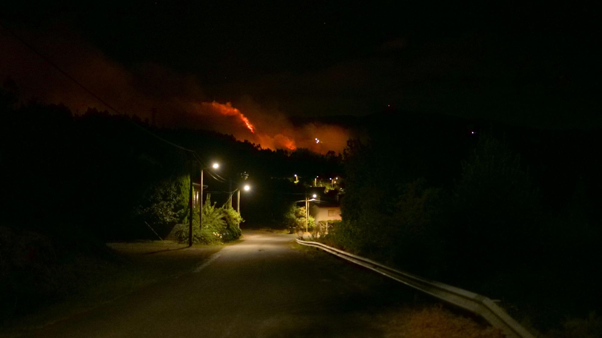 Incendios en Galicia: Vilagarcía y su comarca luchan contra el fuego