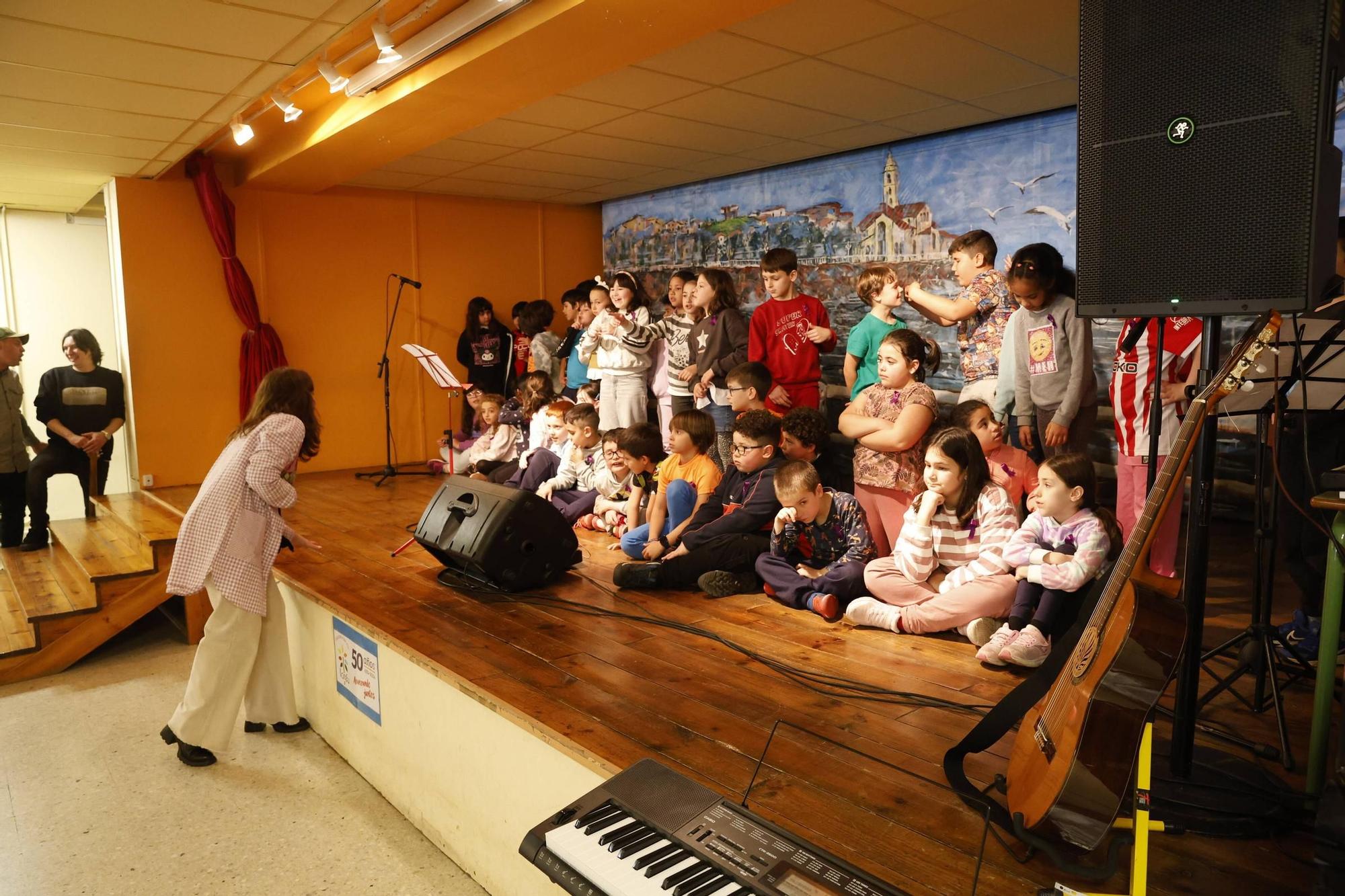 La visita de Adrián Barbón al colegio Lloréu, en Gijón