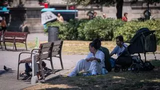 El calor extremo traslada el riesgo de 'expulsión' de vecinos a municipios del entorno de Barcelona