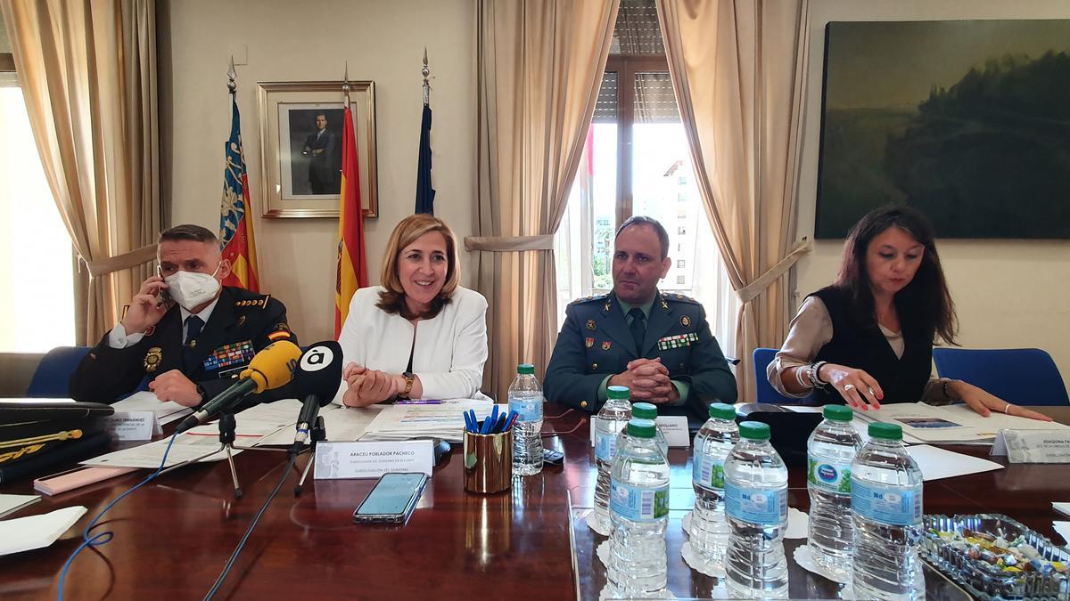 La subdelegada del Gobierno ha presentado el operativo del Paso del Estrecho en Alicante.