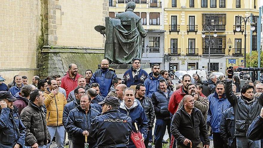 Los trabajadores y FCC se reúnen de nuevo para tratar de llegar al consenso