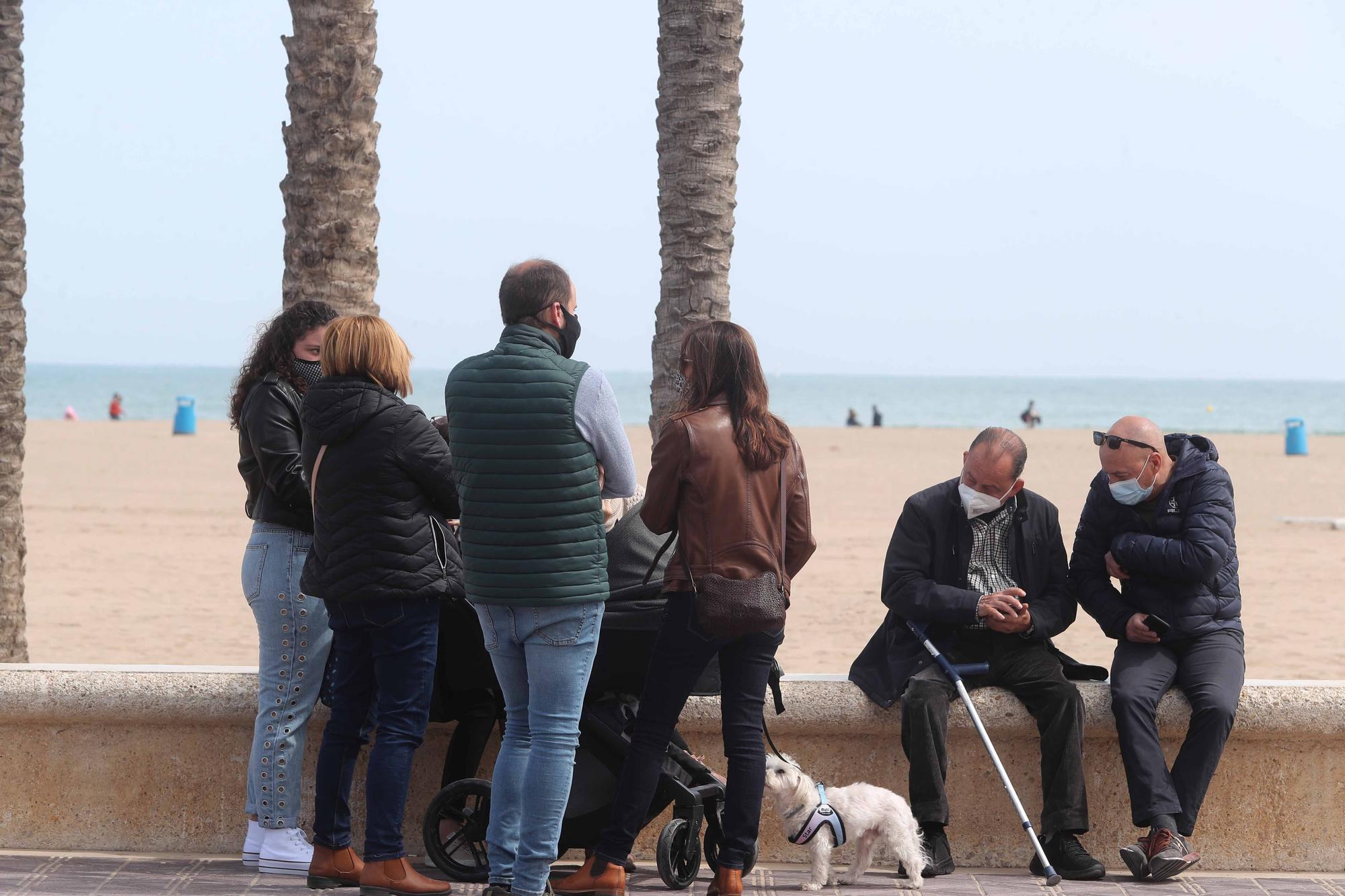 Playas, paseos y terrazas, llenos por el buen tiempo