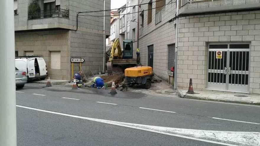 Las obras ayer en el vial entre la PO-551 y As Meáns. // G.Núñez