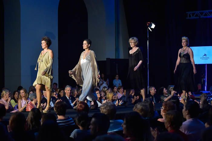 Desfile benéfico de la Asociación Canaria de ...