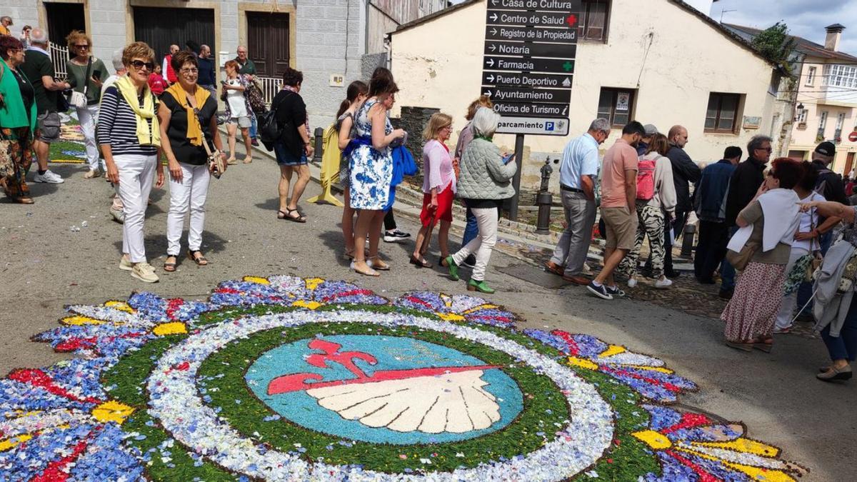 La alfombra circular colocada junto a la plaza del Cruzadero. | T. Cascudo