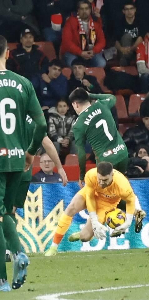 El partido entre el Sporting y el Eibar, en imágenes