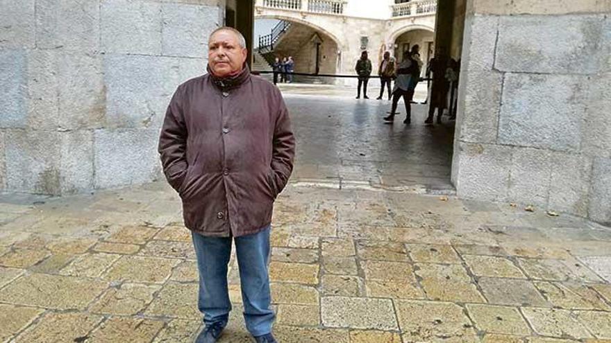 El líder del grupo, Pablo Campos Maya, ´El Pablo´, ayer a las puertas de la Audiencia de Palma.