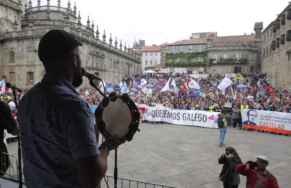 Diferentes entidades y colectivos salen a la calle para denunciar los impedimentos para usar el idioma "con normalidad" en el día a día.