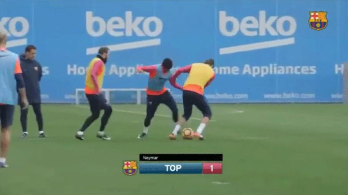 El momento del caño de Neymar Junior a Gerard Piqué