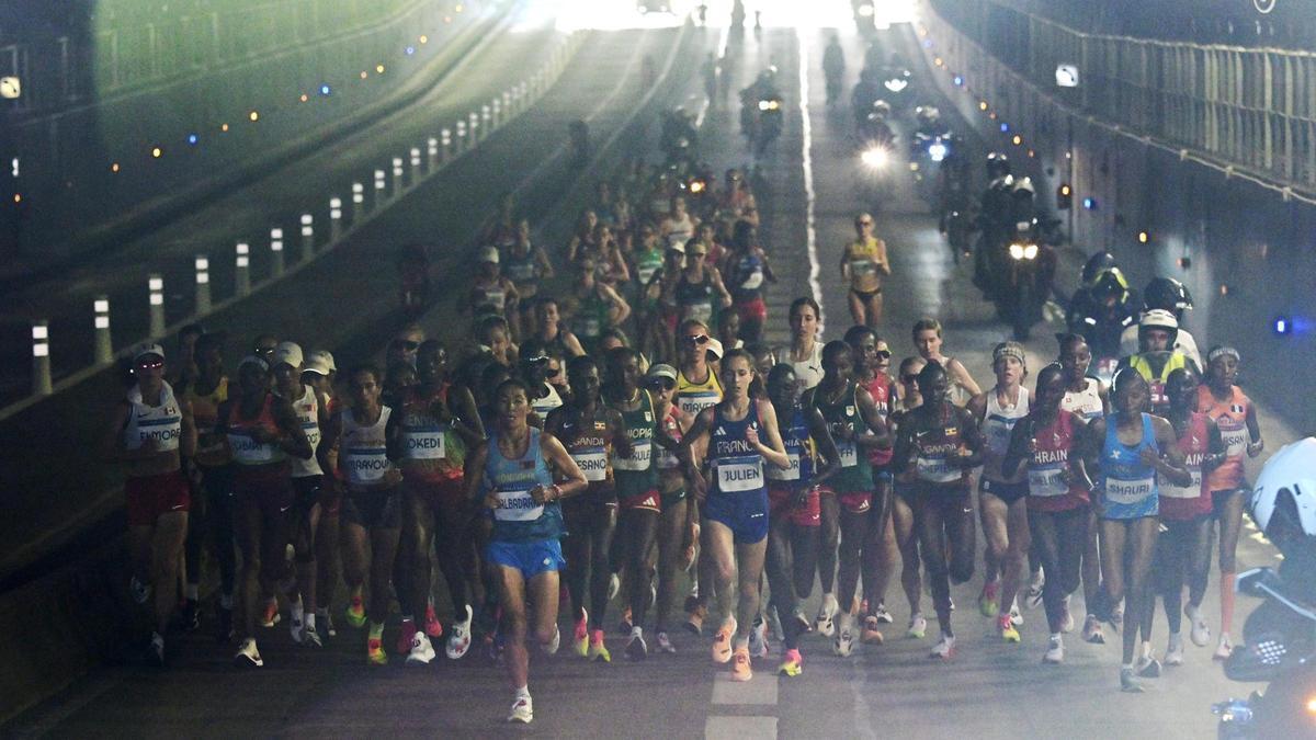 Las atletas durante la prueba de maratón femenina en los Juegos Olímpicos de Paris 2024