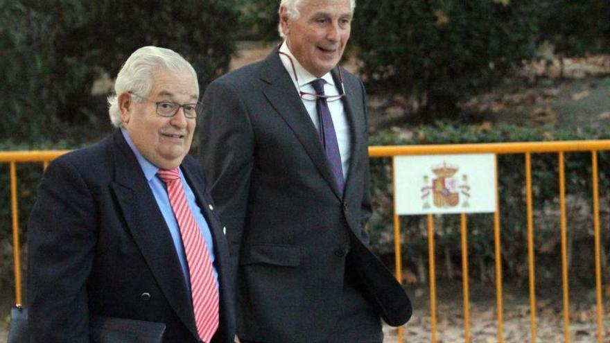 José Luis Díaz Rato, a la derecha, junto a su abogado Viliulfo Díaz, a su llegada a la Audiencia Nacional.