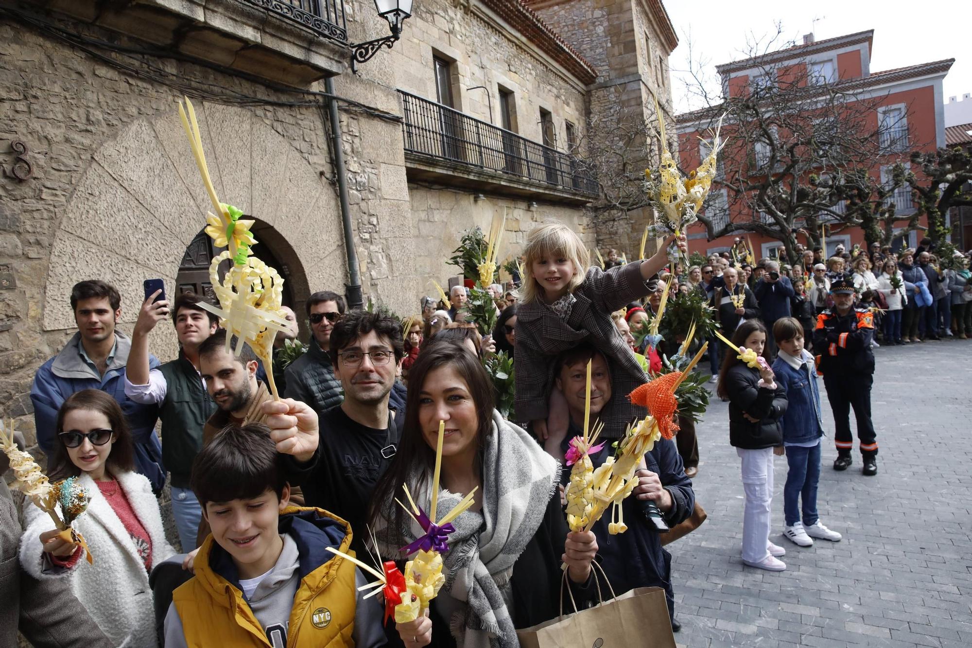 EN IMÁGENES: Gijón procesiona para celebrar el Domingo de Ramos