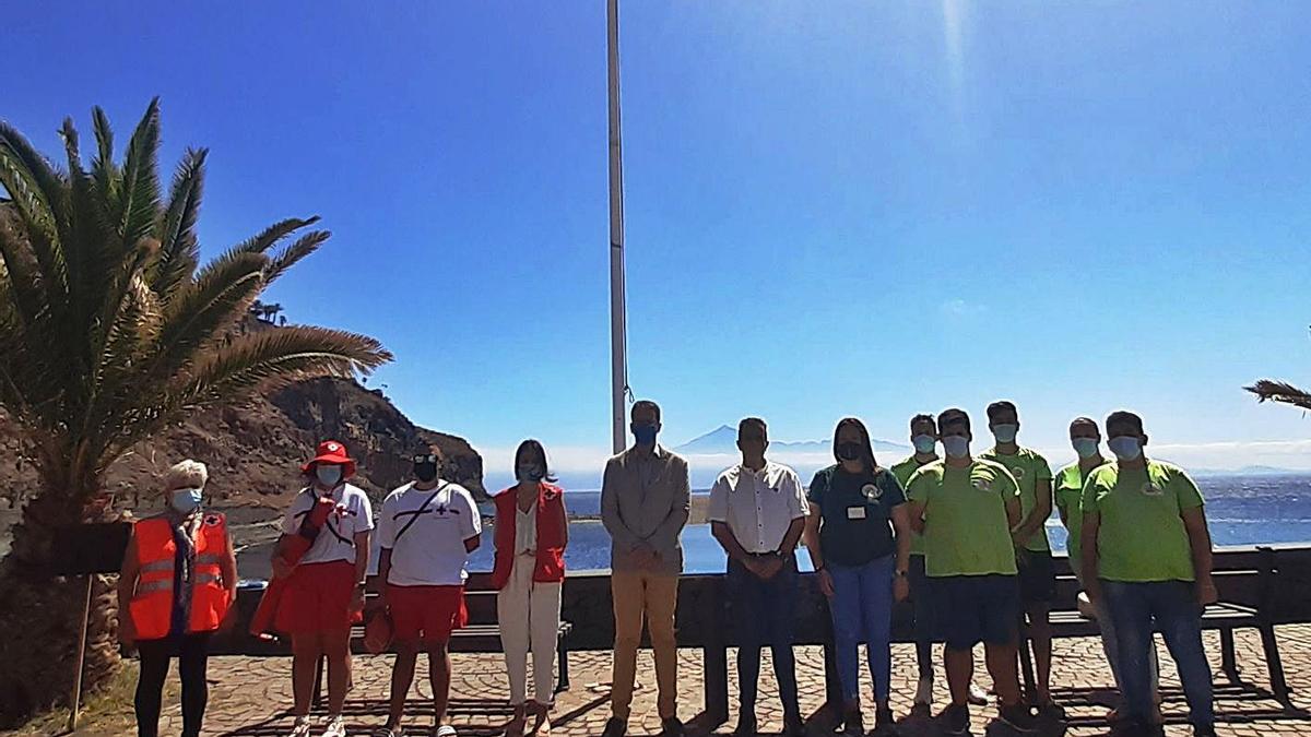 Un momento de uno de los izados en San Sebastián de La Gomera.