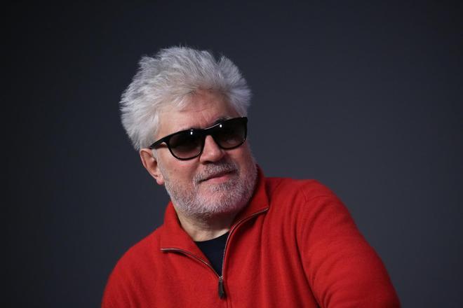 Pedro Almodóvar con sus inseparables gafas de sol