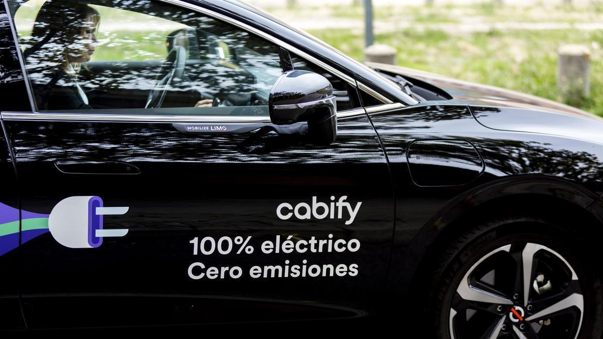 Archivo - Uno de los vehículos de la plataforma de movilidad Cabify