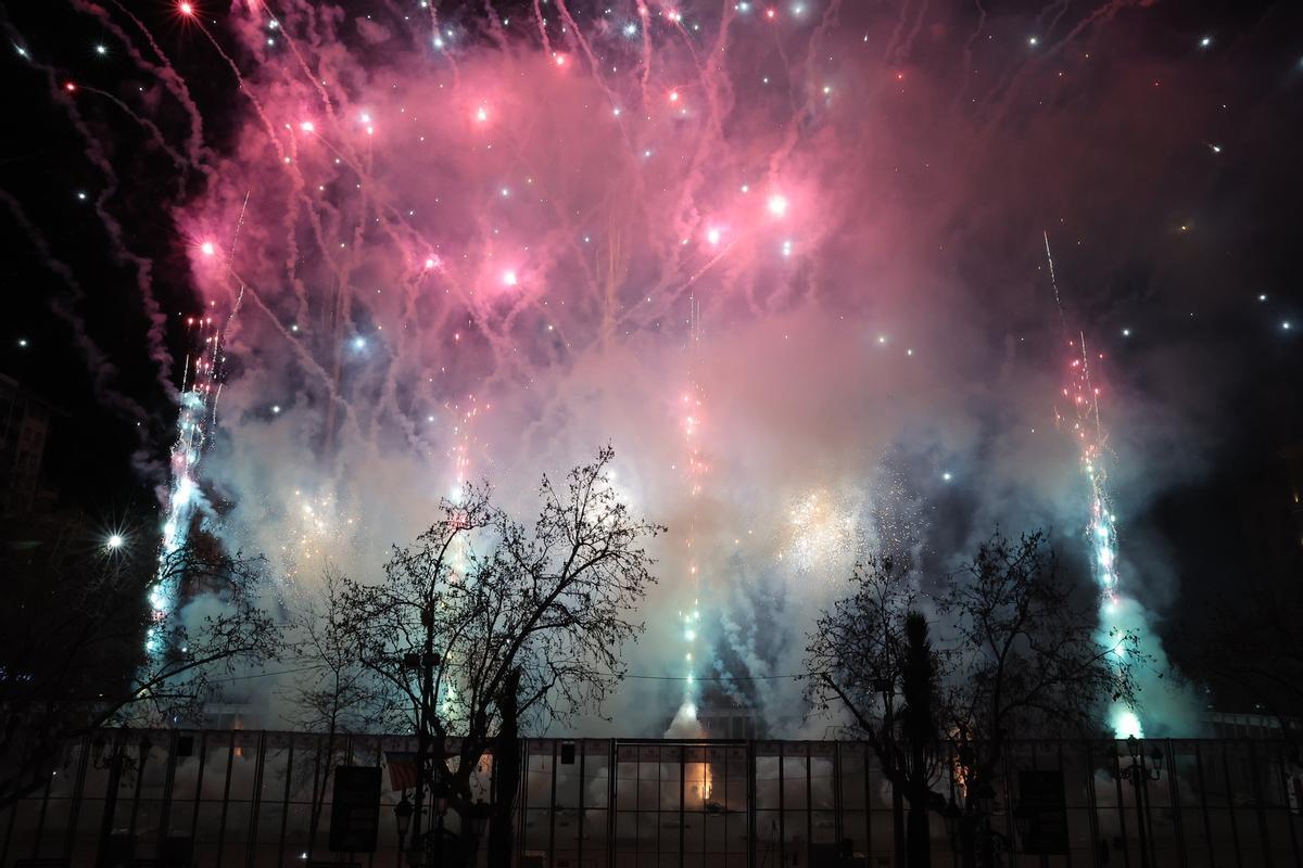 El castillo del sábado 7 de las Fallas 2026, en imágenes