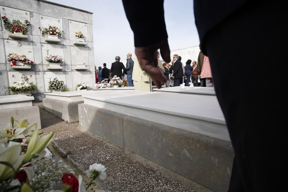 Día de los Difuntos en el cementerio de la Carriona, Avilés