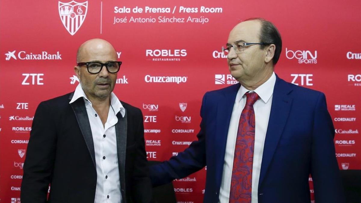 Jose Castro junto a Jorge Sampaoli, el día de la presentación del técnico argentino