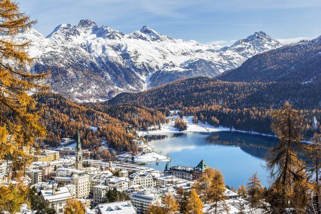 El Glacier Express sale desde St. Moritz.