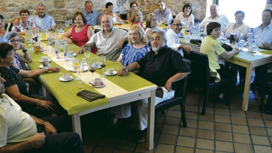 Los quintos de Sanzoles que nacieron en 1949 se jubilan