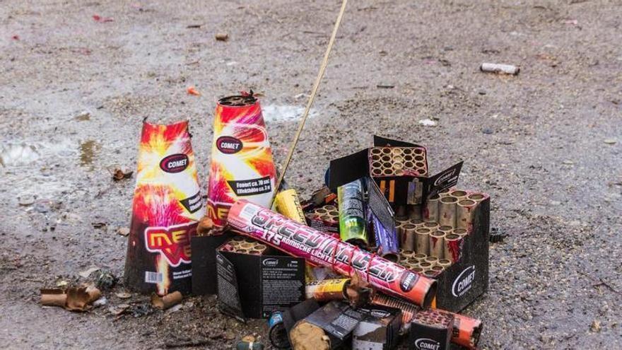 Per què els petards exploten i les bengales fan llum? Així és la ciència que hi ha darrere de la pirotècnia de Sant Joan