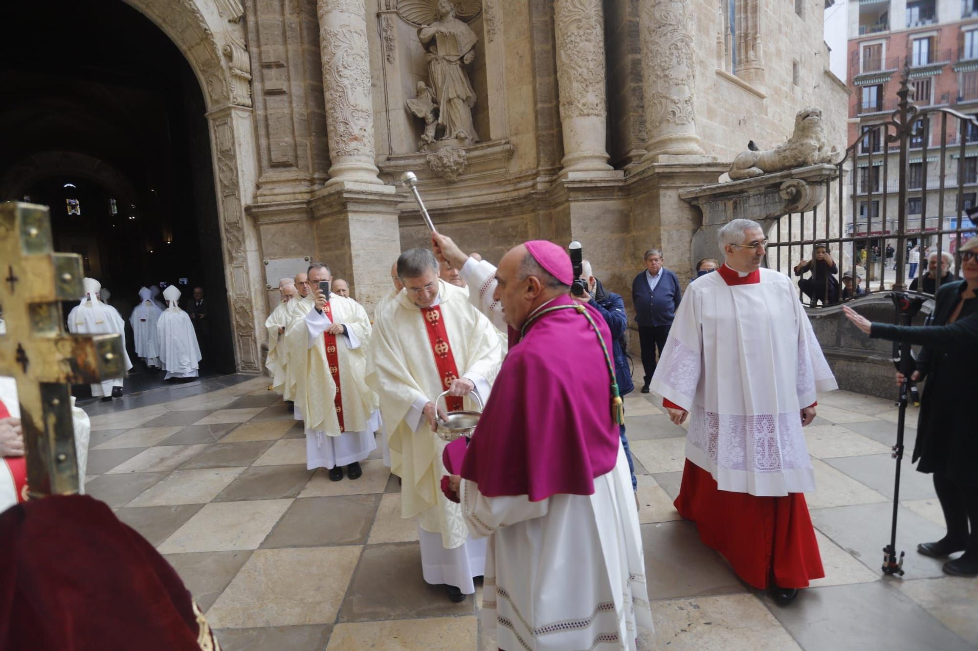 El nuevo arzobispo de València toma posesión en la catedral