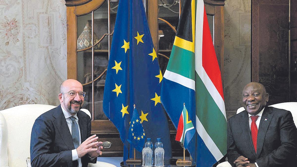 El presidente sudafricano Cyril Ramaphosa con el presidente del Consejo de la UE, Charles Michel, el pasado mes de julio