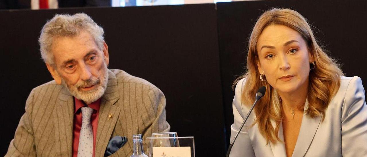 Carlos y Marián Mouriño, en la pasada asamblea general del Celta, día del relevo en la presidencia del club.