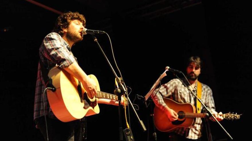 El folk-rock de «Maurizios» sonó en Mieres