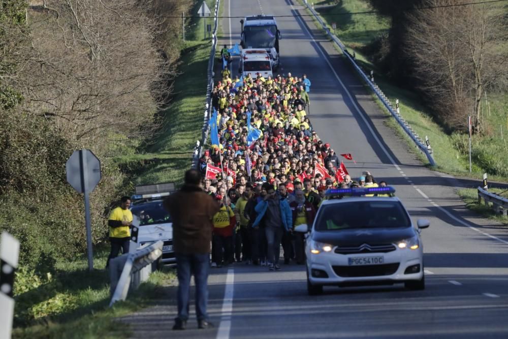 Los trabajadores de Alcoa de Asturias y Galicia se concentran en Vegadeo