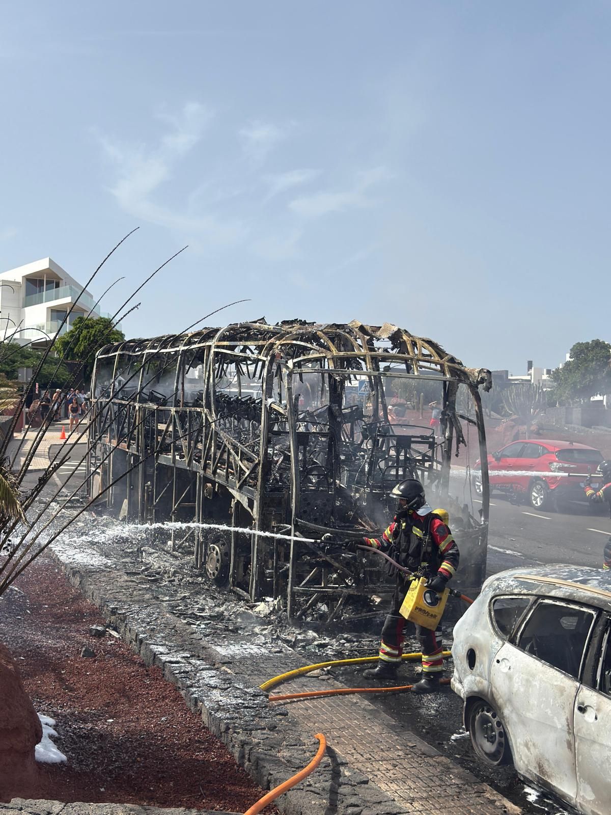 Incendio de una guagua en Lanzarote