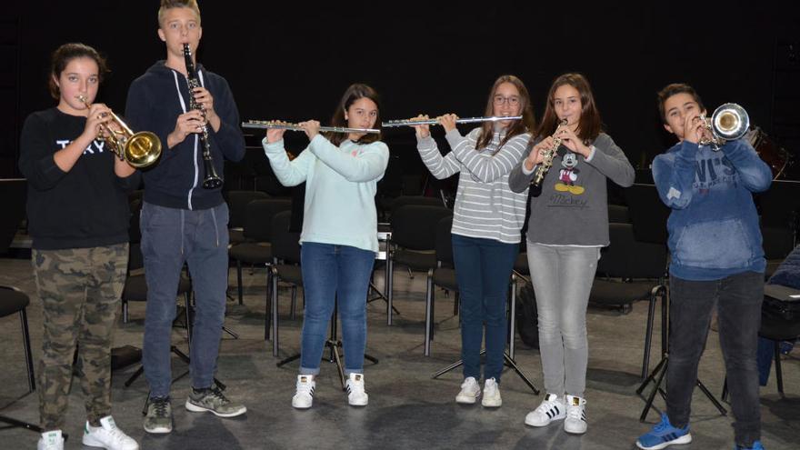 La banda de la Llosa estrena director y da la bienvenida a seis nuevos músicos hoy