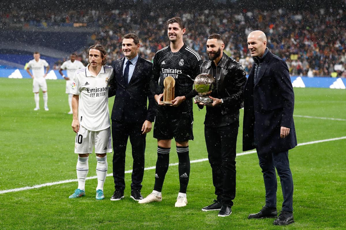 Archivo - Karim Benzema, Thibaut Courtois y Luka Modric junto a Zinédine Zidane e Iker Casillas