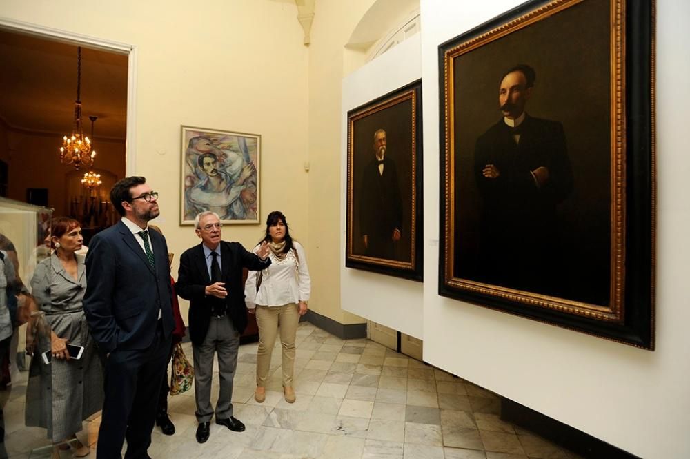 Noguera, en la exposición de la silla de Maceo en Cuba