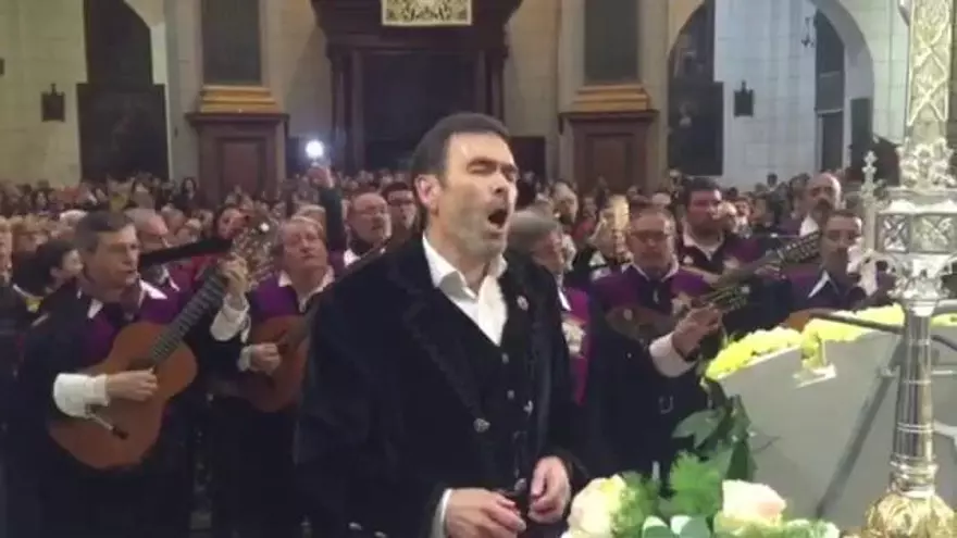 El alcalde de Cartagena canta a la patrona