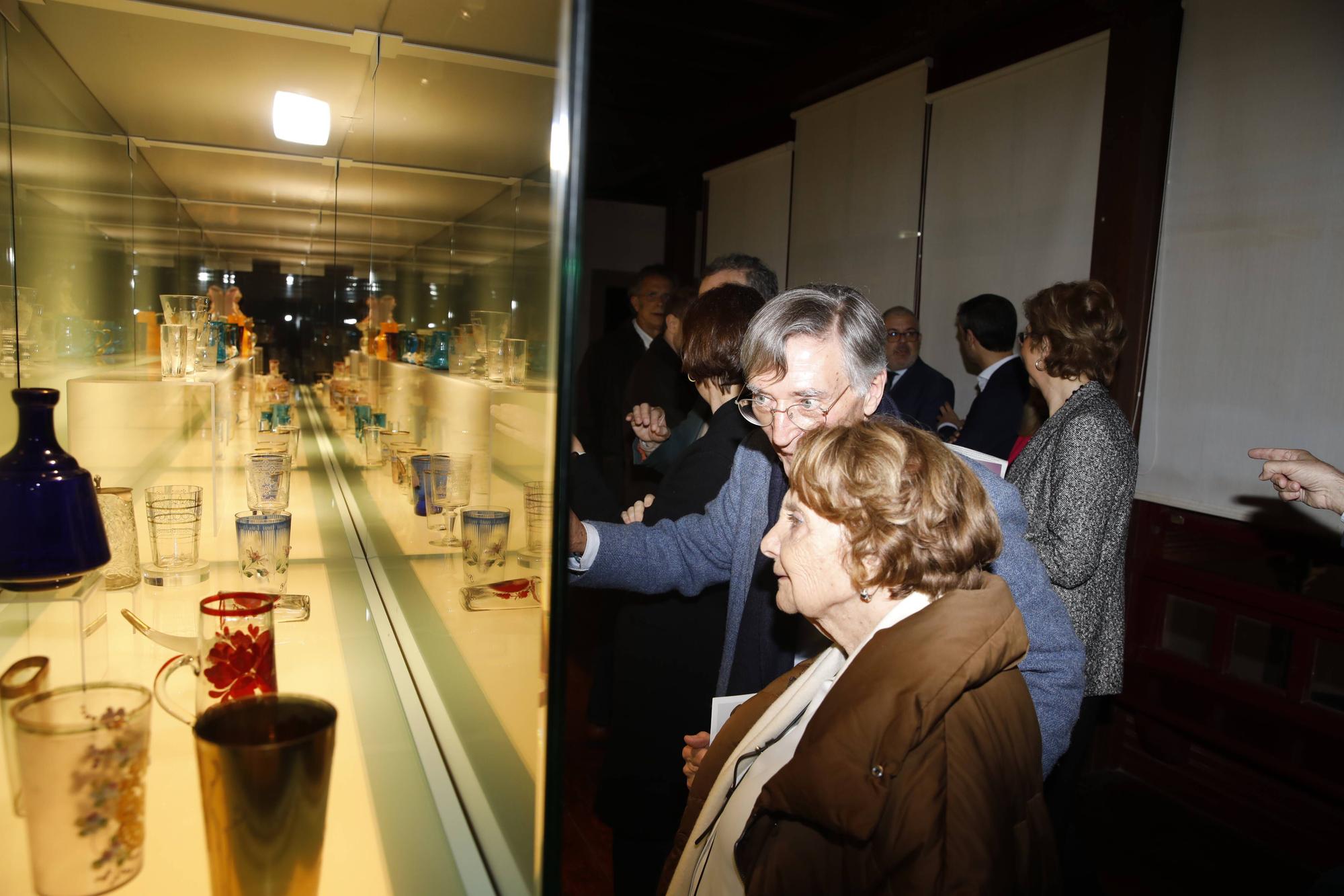 Inauguración de la exposición "Orto y Ocaso. Vidrio y loza en Gijón, siglos XVIII y XX" en el Palacio de Revillagigedo