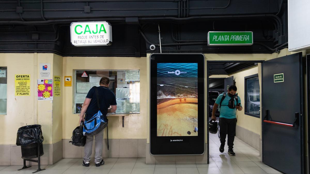 Un pàrquing de Madrid amb la promoció de Gandia