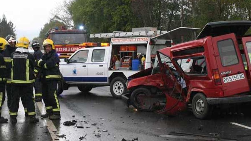 Dos muertos y cuatro heridos en dos choques frontolaterales en Forcarei y Ourense