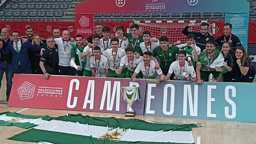 La selección andaluza sub 19 de fútbol sala celebra el título nacional.