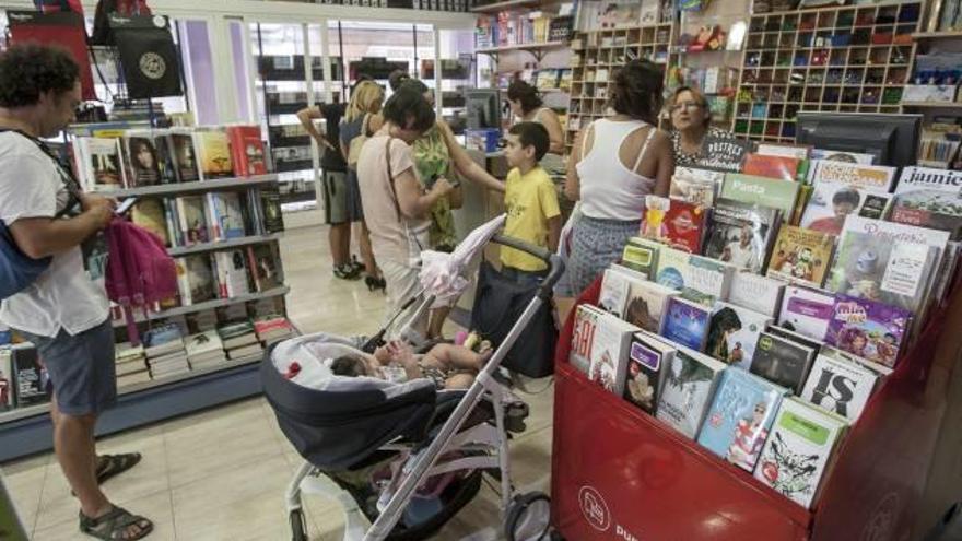 Los padres podrán pedir los 100 euros por los libros a partir del 2 de mayo