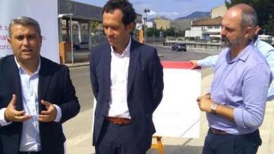 Incas Bürgermeister Vicente Moreno (li.) und der balearische Verkehrsminister Marc Pons stellen die Pläne vor.