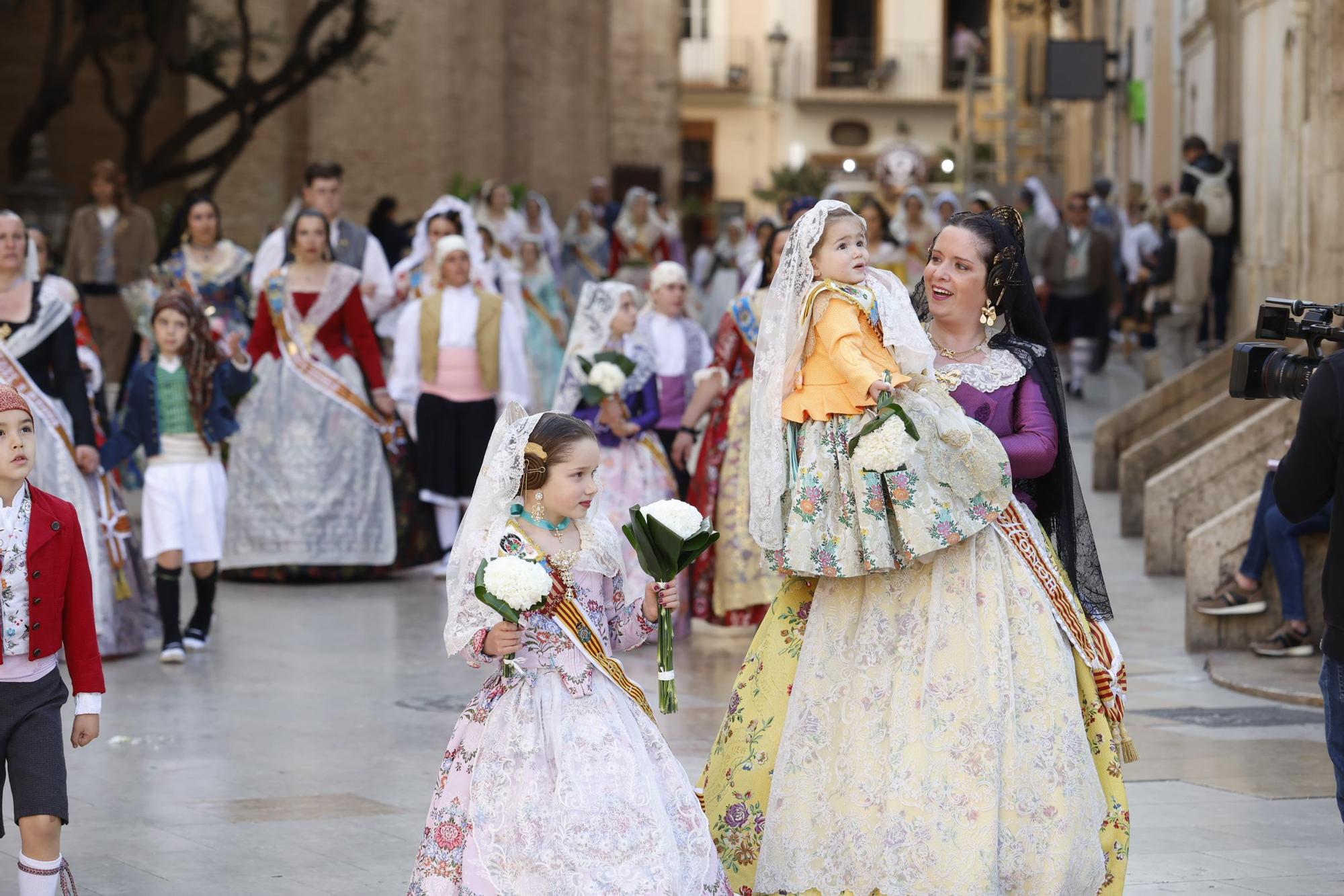 Ofrenda Fallas 2023 | Las fotos más emotivas y especiales del 17 de marzo