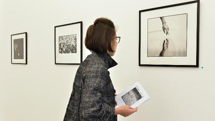 Una parte de la sala de arte del Club LA PROVINCIA con algunas de las fotografía de Fernando Torres.