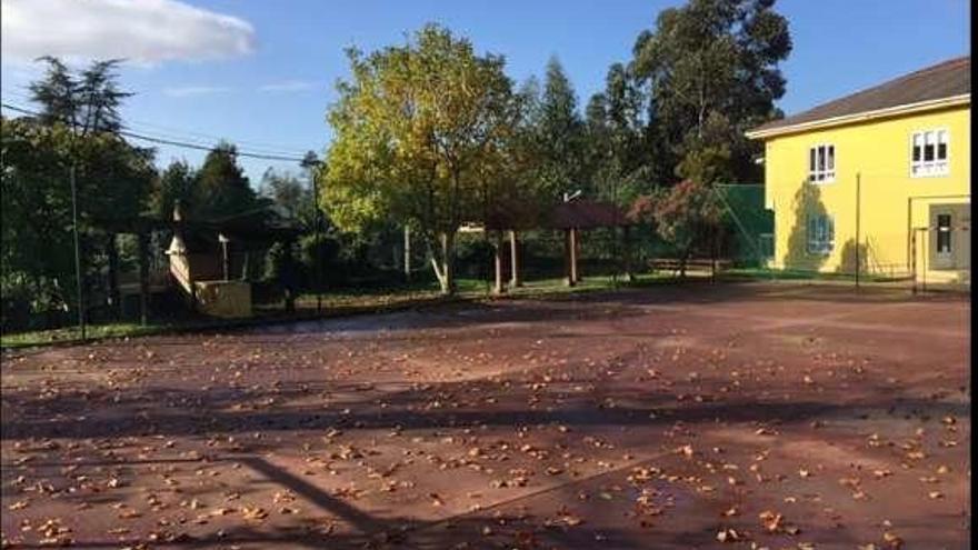 Pista polideportiva que se cubrirá en Dorneda.