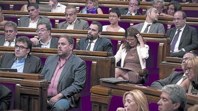 Los diputados siguen el discursode Artur Mas en el debate de política general, ayer.