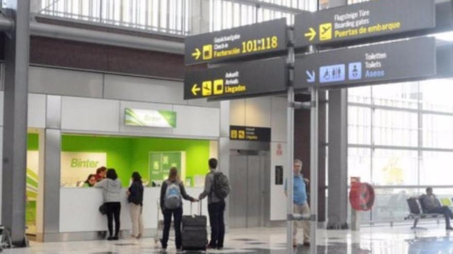 El Estado trabaja para solucionar la situación de los indigentes que duermen en el aeropuerto