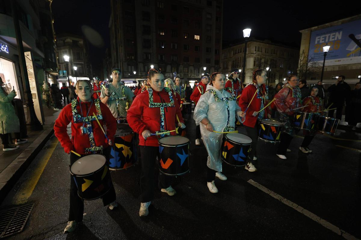 El pasacalles para abrir el Carnaval de Gijón, en imágenes