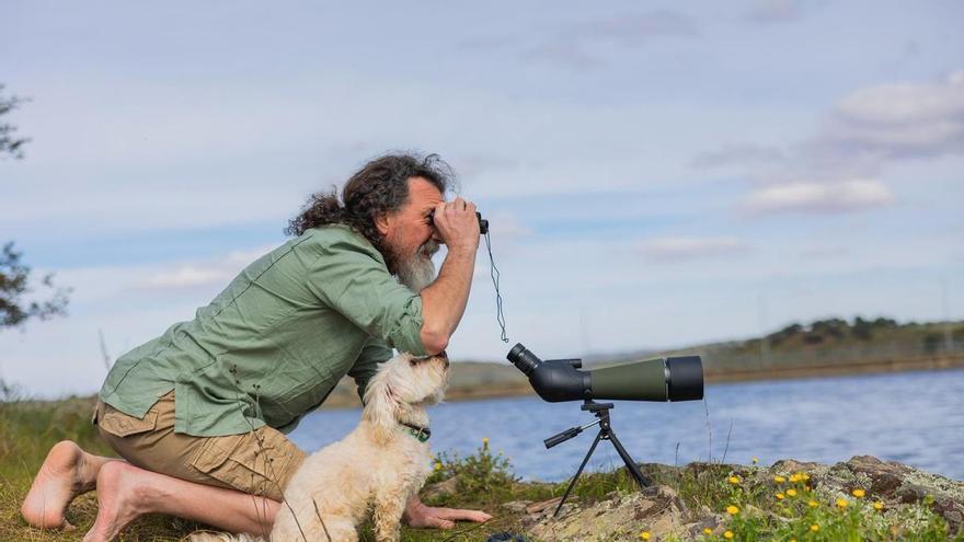 De Burguillos del Cerro a 'Turismo rural en el mundo': Juan Frutos vuelve a Extremadura con su serie de RTVE tras grabar en 80 países