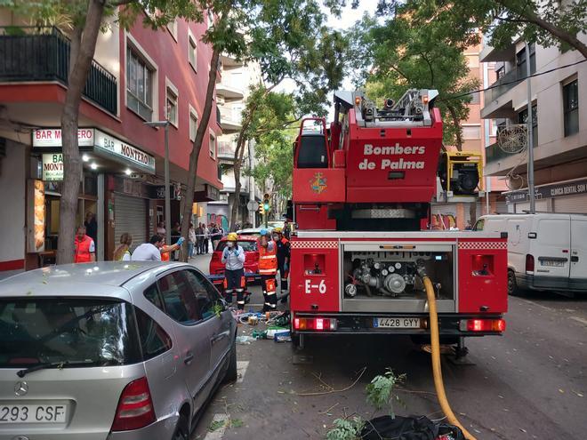 Dos personas, en estado crítico por inhalar humo en un incendio en Palma