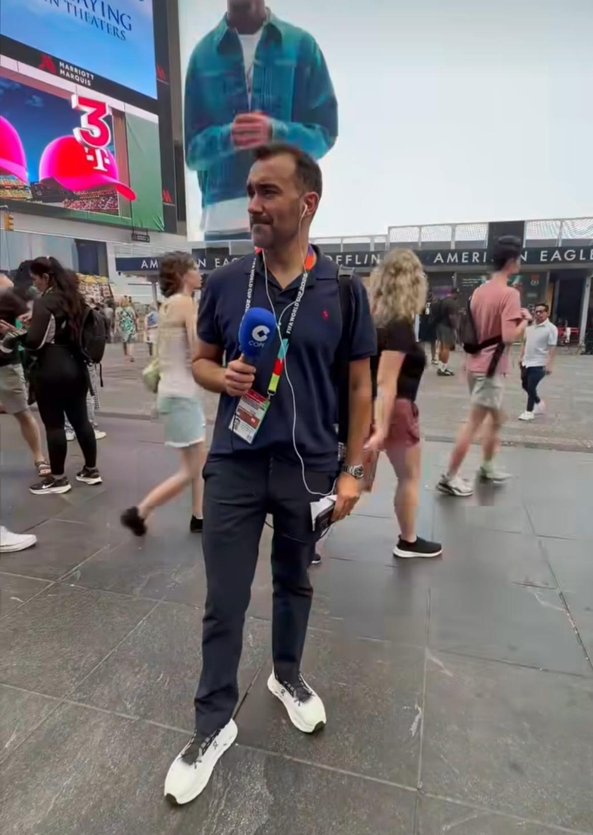 Juanma Castaño, haciendo el programa en Nueva York